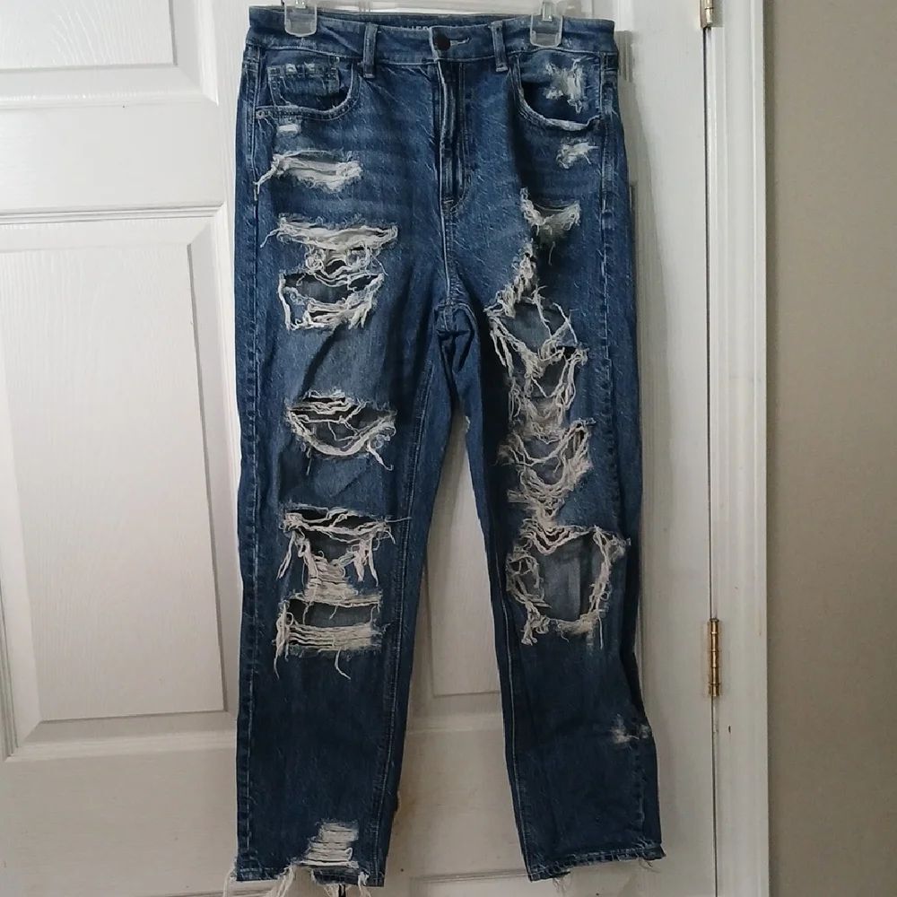 American Eagle comfort stretch waistband Distressed Mom Jeans Sz 8 EUC